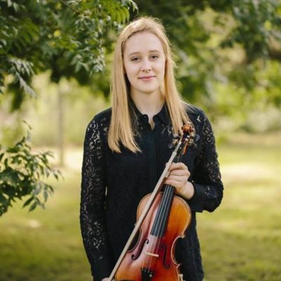 Grace Clifford classical music performer playing the violin