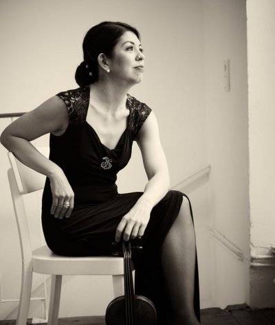 Natalie-Chee-Violinist-BW-Black-Dress