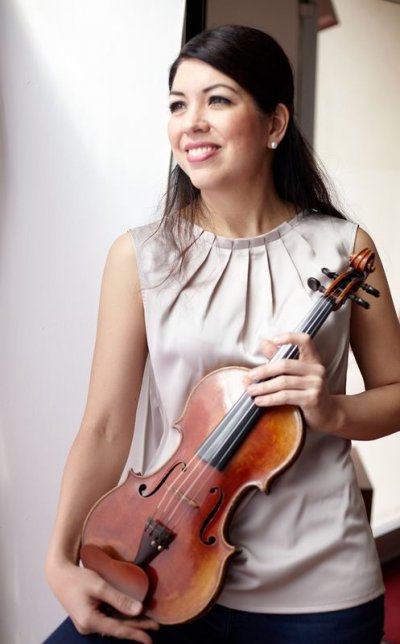 Natalie-Chee-Violinist-Violin-at-Window-