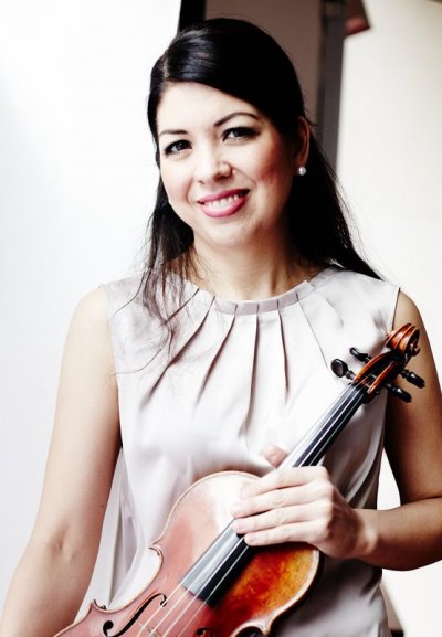 Natalie-Chee-Violinist-Violin-at-Window-Portrait